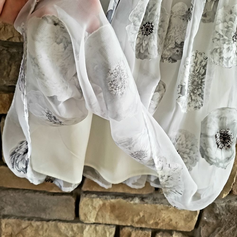 love...ady White & Silver Sleeveless Floral Frock - Picture 4 of 6